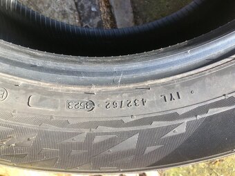 Nokian 235/60R18 - 4