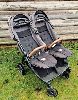 Kočárek pro dvojčata nebo sourozence - 4