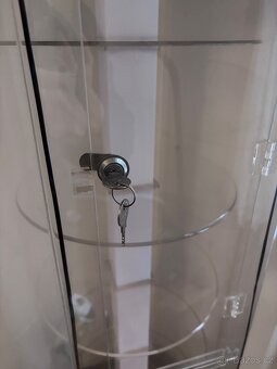 Vitrina z plexiskla - 4