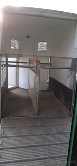 Přepravník 2 koní s laminátovou střechou a sedlovnou - 4