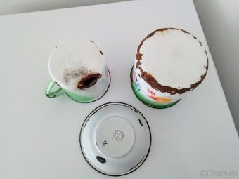 Staré, barevné, smaltované nádobí k dekoraci - 4