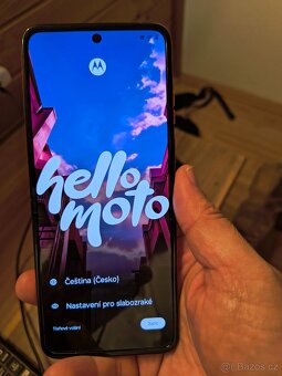 Motorola razr 50 - 4
