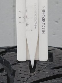 2ks zimní pneu Nokian 275/45/21 vzorek 7mm - 4