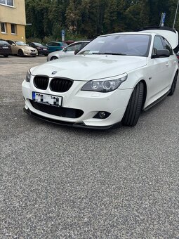 Podprahove lišty pro BMW Е60 Е61 - Černý Lesk - 4