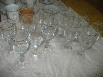 talíře, čajový servis,skleničky na víno,vysavač - 4