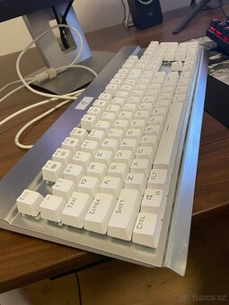 Mechanická klávesnice Eagletec KG011 RGB - 4