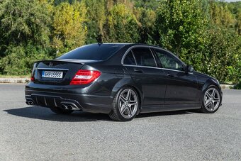 Mercedes-Benz C63 AMG - 4