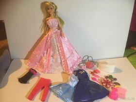 Oblečení, jídlo a doplňky pro Barbie - 4