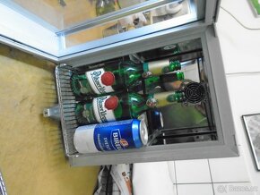 Reklamní mini lednička na Redbul - 4