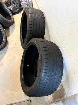 235/40R18 - 4