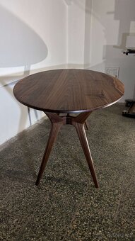 Designový stůl z amerického ořechu - 4