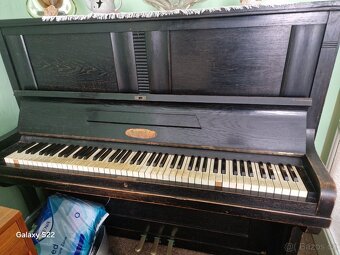 Kuchyňský kredenc, horní skříňky kuch. Linky a pianino - 4