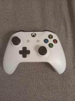 Xbox One S + Fifa 15 + EAFC 24 + Bily Ovladač - 4