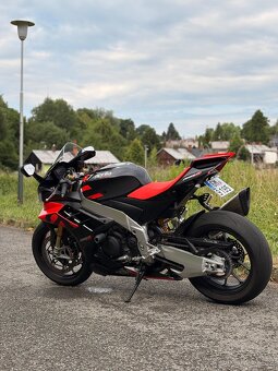 Aprilia RSV4 FACTORY - 4