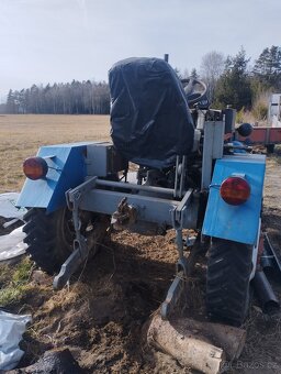 Prodám traktor 4 x 4 s vlekem - 4