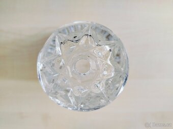 Křišťálová váza jenom pro umele kytky - 4