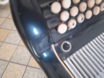 Prodám harmoniku chramatika 120 basů - 4