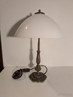 stará mosazná bankéřka, lampa, lampička, bílé stínidlo - 4