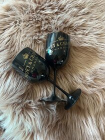 Moet černe sklenicky - 4