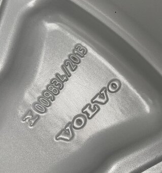 Originální Alu kola Volvo XC40, V90CC 235/55/18 letní - 4