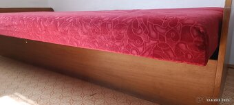 Darujeme za odvoz – retro sedací souprava se stolkem a tabur - 4