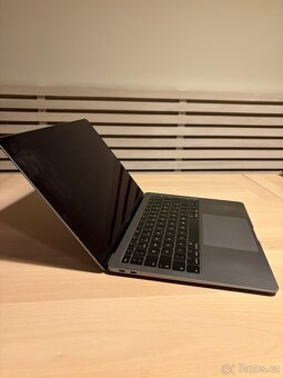 Apple MacBook Air 13” (2019) - 4