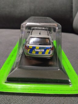 Škoda Superb combi III policie 1:43 - 4