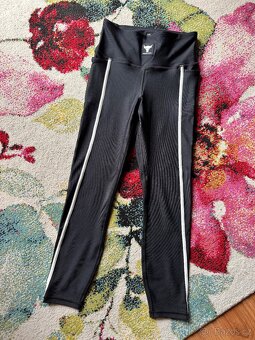 Dámské sportovní oblečení UA - 4