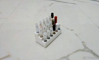 Stojan organizer na parfemy - 4