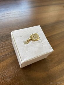 Zlatý dámský prsten se zirkony - 4