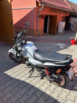 Honda CB125F bouraná - 4