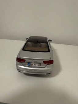Sběratelský model Audi A8L W12 1/18 - 4