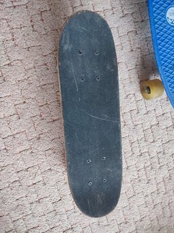 Skateboard se svítícími kolečky - 4