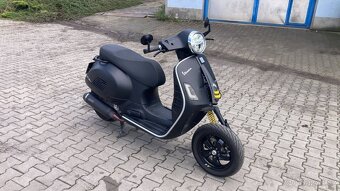 Piaggio Vespa GTS - 4