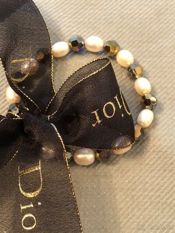 Dior beauty náramek s perličkami a mašlí - 4