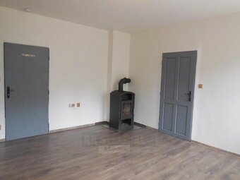 Pronájem novějšího bytu 2+kk s parkovacím stáním na okraji Č - 4