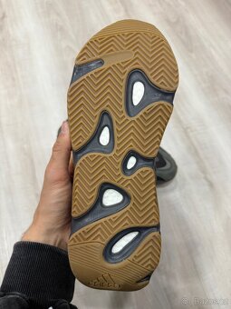 Yeezy boost 700 geode - 45 1/3 - 4