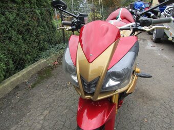 Aprilia Tuono V4 - 4