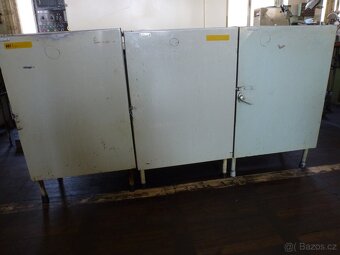 malá plechová skříň - 4