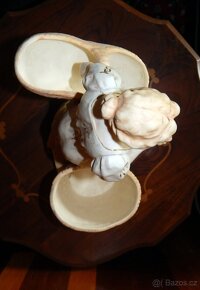 Porcelánová figurina Royal Dux „Žena s košíky“ - 4