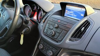 Opel Zafira 1. 4 turbo  7 míst nová cena - 4