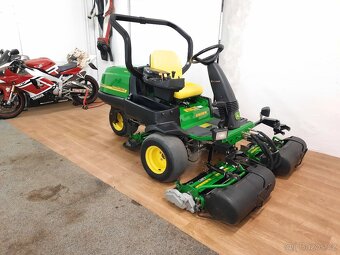 Vřetenová sekačka John Deere 2500A - 4