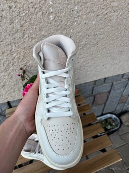 Jordan 1 mid legend light brown - 4