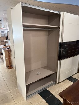 Šatní skříň s posuvnými dveřmi 230 cm - 4