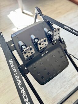 Židle Racing Formula Lite Pro + volant/pedály Logitech G29 - 4