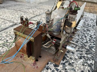 Torzo elektronkového radio přijímače Videoton - 4