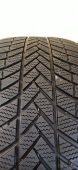 BRIDGESTONE BLIZZAK LM005 245/45 R18 4,5 - 5,5mm - 4