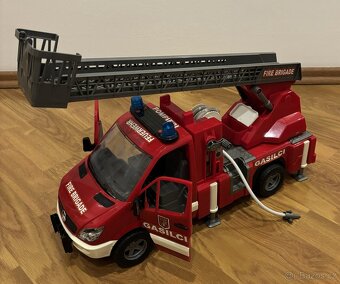 Bruder Hasičské auto Mercedes - 4