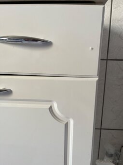 Koupelnová skříňka s umyvadle - 4