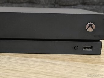 Xbox one x 1TB - 4